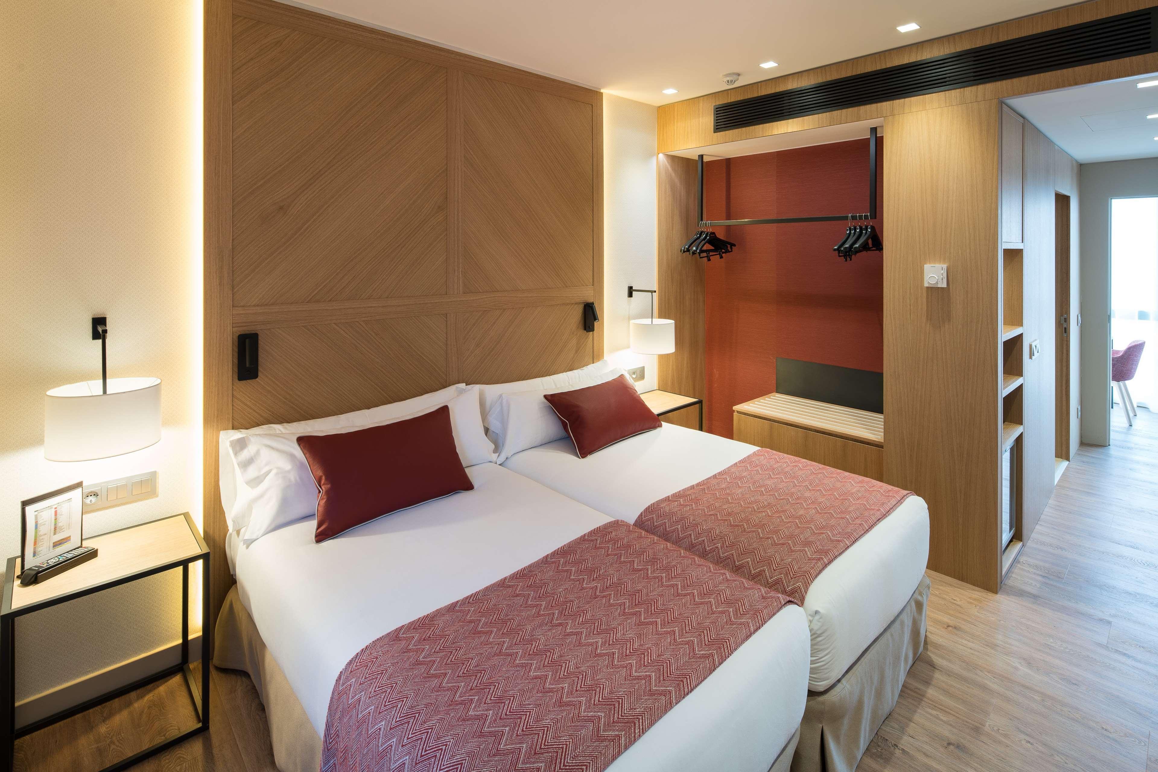 Hotel Catalonia Eixample 1864 Barcellona Esterno foto