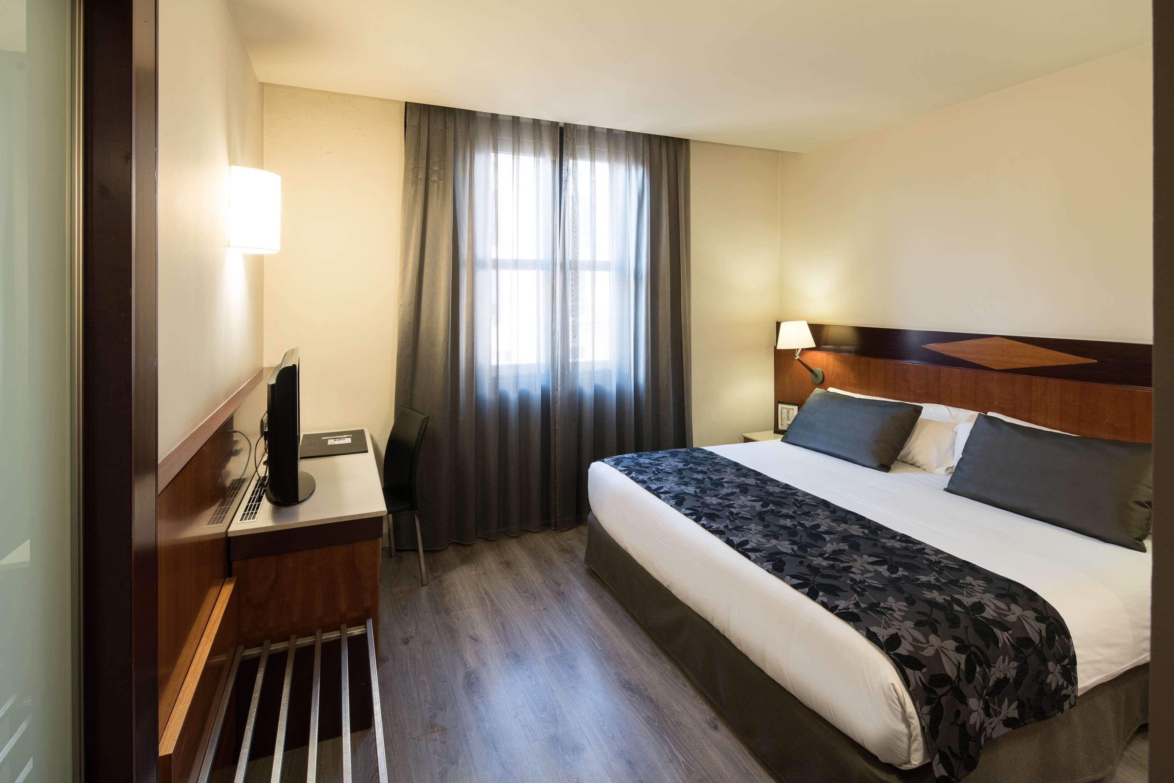 Hotel Catalonia Eixample 1864 Barcellona Esterno foto