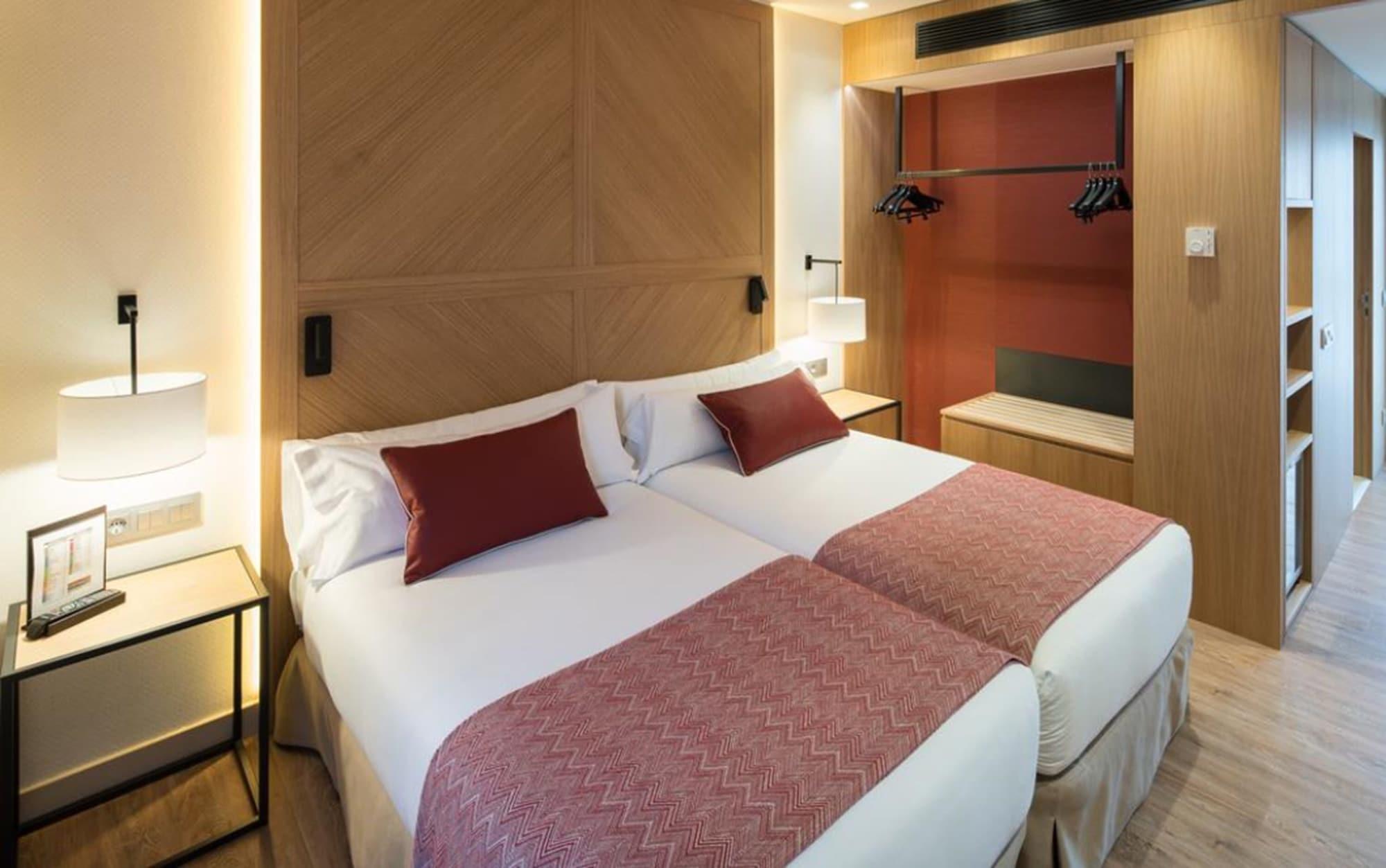 Hotel Catalonia Eixample 1864 Barcellona Esterno foto